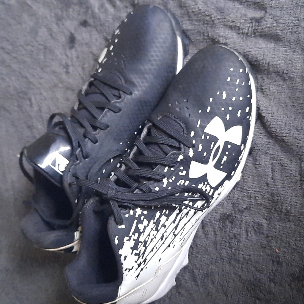 Under Armour kids baseball cleats